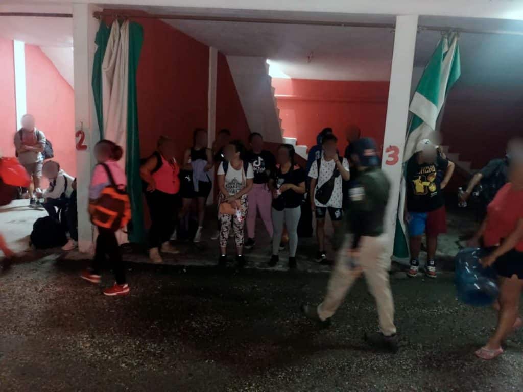 66 cubanos detenidos por autoridades mexicanas en operativo migratorio 1 migrantes cubanos detenidos veracruz mexico